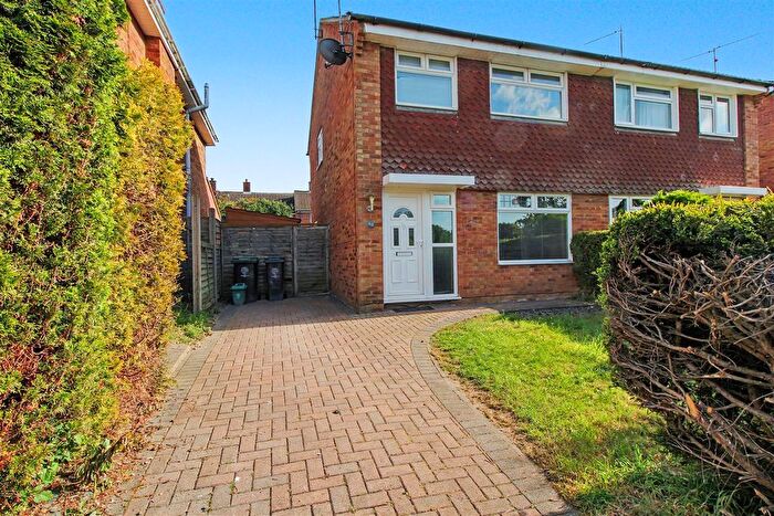 3 Bedroom Semi-Detached House For Sale In Springfield Avenue, Thrapston, NN14