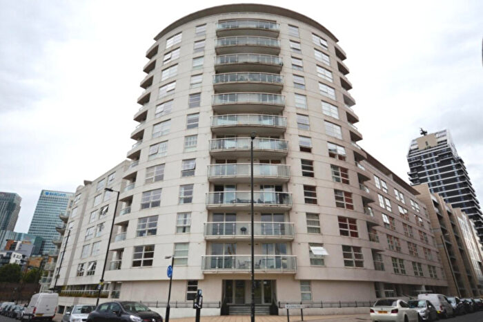 3 Bedroom Flat To Rent In Aurora Building, Blackwall Way, E14