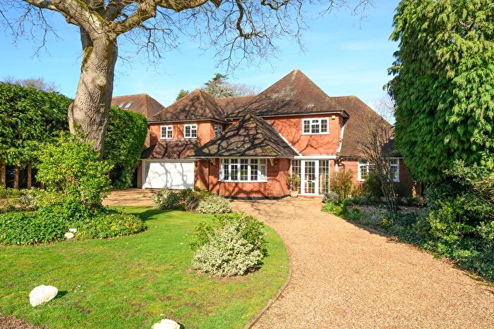 4 Bedroom Detached House For Sale In Ireton Avenue, Ashley Park, Walton-On-Thames, KT12