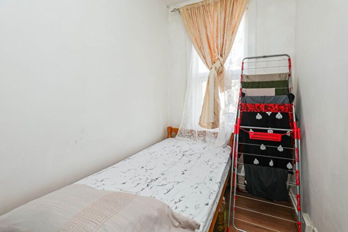 2 Bedroom Flat For Sale In Ilford, E12