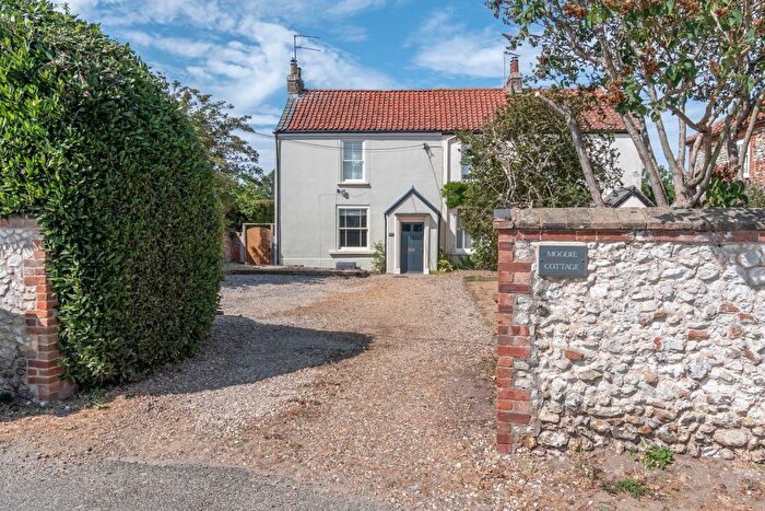 3 Bedroom Semi-Detached House For Sale In Beacon Hill, Burnham Market, PE31