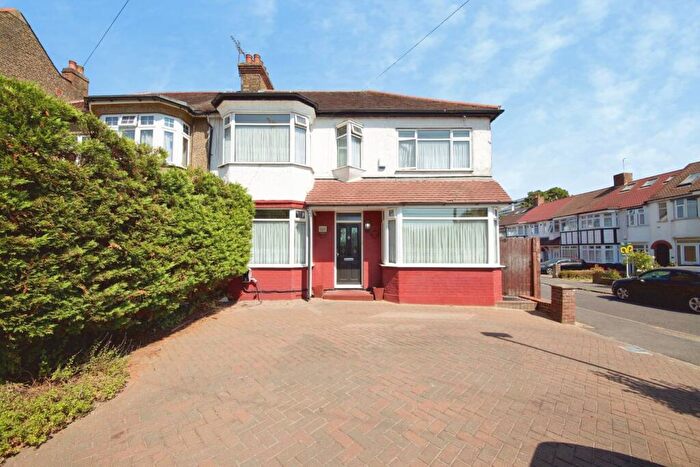 5 Bedroom Semi-Detached House For Sale In Carterhatch Lane, Enfield, EN1