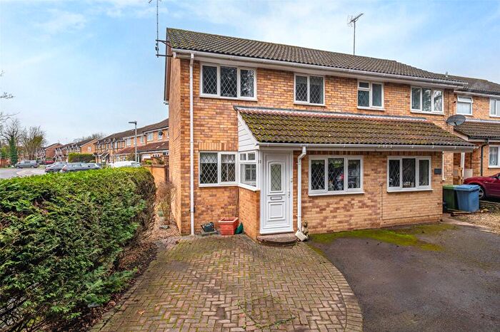 2 Bedroom End Of Terrace House For Sale In Simmonds Close, Bracknell, Berkshire, RG42