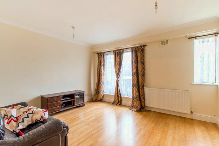1 Bedroom Flat To Rent In Ballards Lane, Finchley Central, London, N3