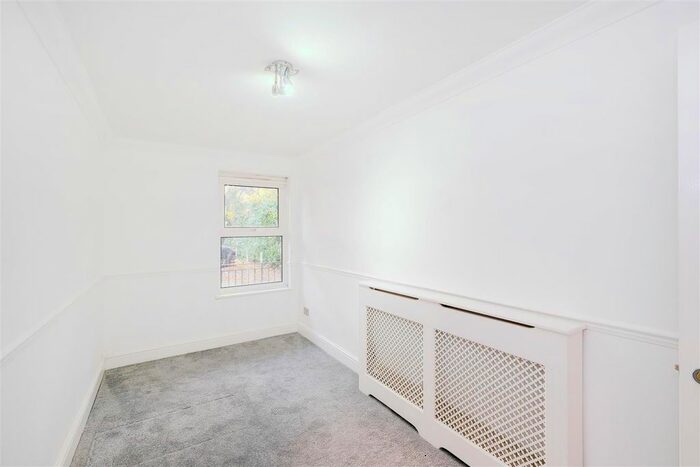 2 Bedroom Flat To Rent In Laurel Mead Court, Churchfields, South Woodford, E18