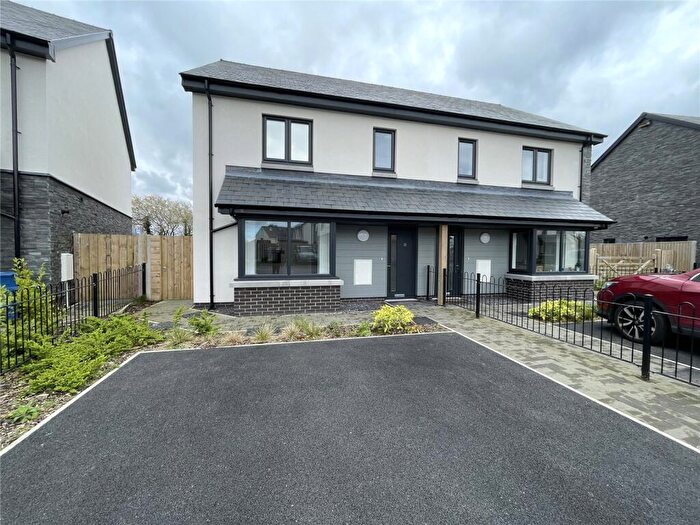 3 Bedroom Semi-Detached House To Rent In Cae Ffynnon, Ffordd Pen Y Ffridd, Bangor, LL57