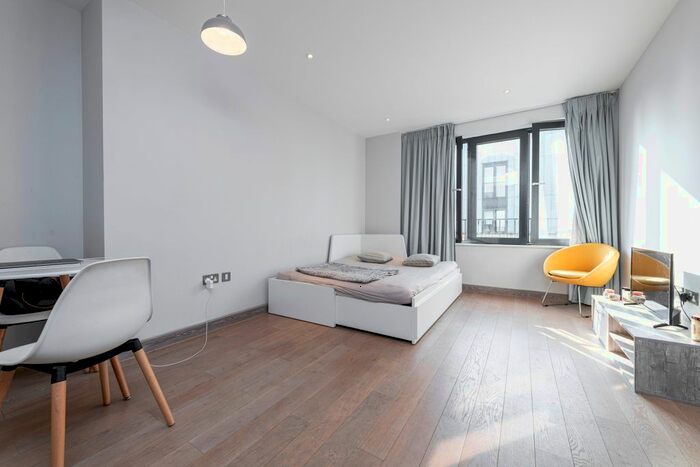 Studio To Rent In Chivers Passage, London, SW18