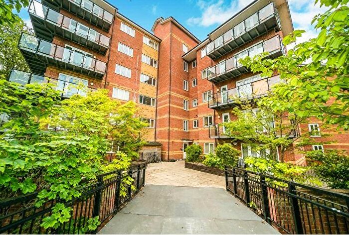 2 Bedroom Apartment To Rent In Capital Point, Reading, RG1