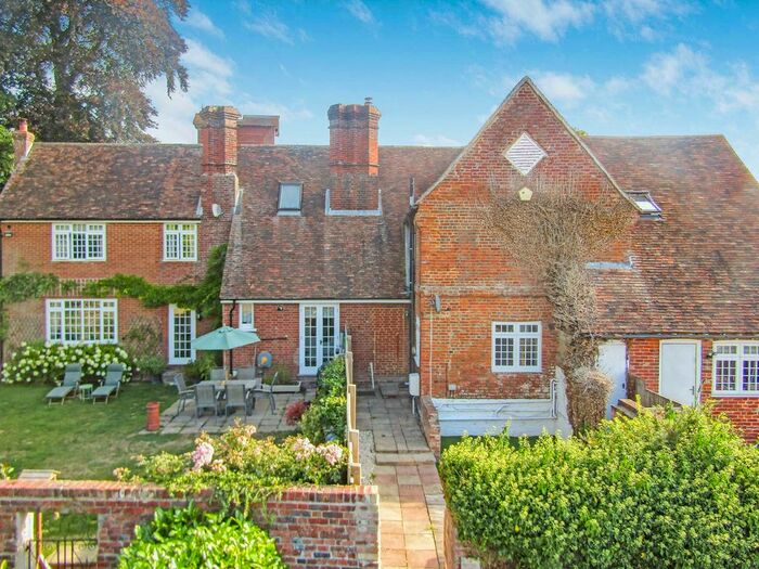 2 Bedroom Cottage For Sale In Pett Lane, Charing, TN27