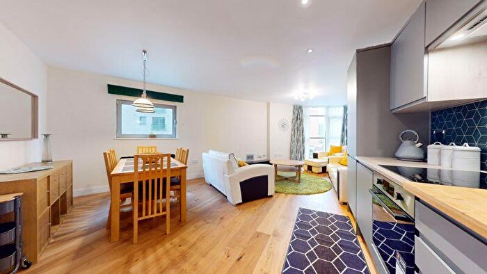 2 Bedroom Flat To Rent In Bute Terrace, Cardiff, CF10