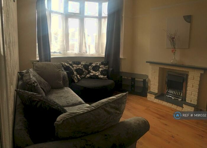4 Bedroom Terraced House To Rent In Dudley Road West, Oldbury, B69