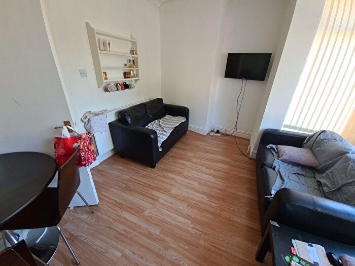 3 Bedroom Semi-Detached House To Rent In Brudenell Road, Leeds, LS6