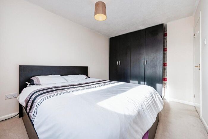 3 Bedroom Detached House For Sale In Dulverton Drive, Furzton, Milton Keynes, MK4