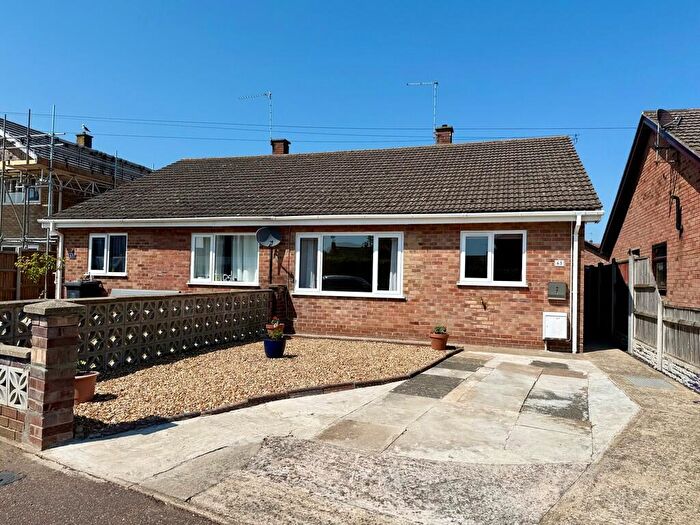 2 Bedroom Semi-Detached Bungalow For Sale In Rosedale Gardens, Belton, NR31