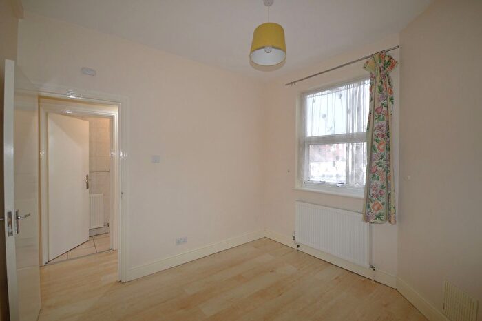 2 Bedroom Flat To Rent In Handel Parade, Whitchurch Lane, Edgware, HA8