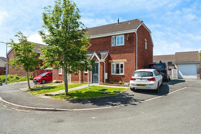 3 Bedroom Semi-Detached House For Sale In Pant Bryn Isaf, Llwynhendy, Llanelli, SA14