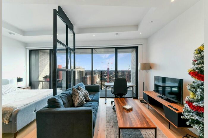 Studio To Rent In City Island Way, London E14