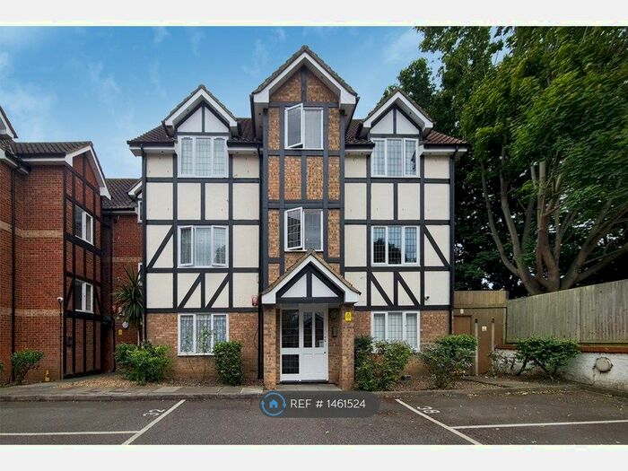 1 Bedroom Flat To Rent In Lulworth Crescent, Mitcham, CR4