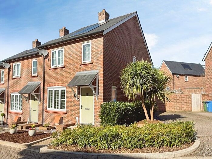 2 Bedroom End Of Terrace House For Sale In Kinnersley Walk, Binfield, Bracknell, RG42