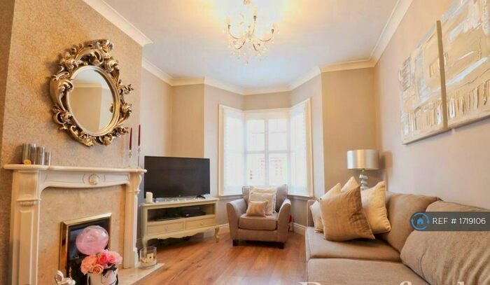 2 Bedroom End Of Terrace House To Rent In Douglas Road, Hornchurch, RM11
