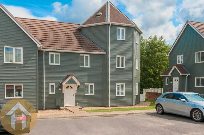 4 Bedroom Terraced House To Rent In Lakes View, The Wiltshire Leisure Village, SN4