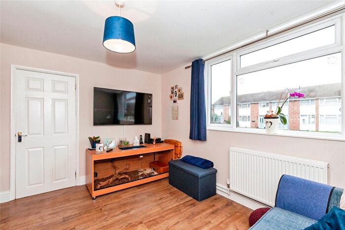 3 Bedroom End Of Terrace House For Sale In Sunderland Road, Maidenhead, Berkshire, SL6