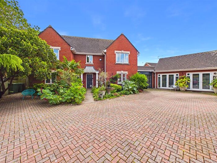 8 Bedroom Detached House For Sale In Coburn Gardens, Cheltenham, GL51