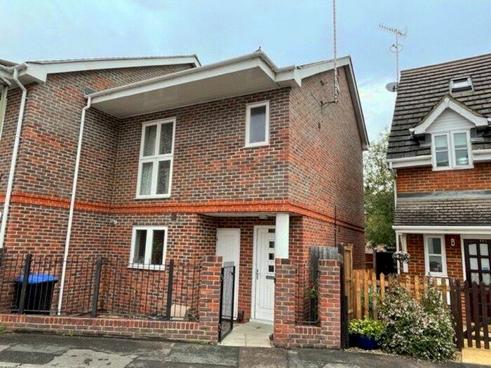 3 Bedroom End Of Terrace House To Rent In Vale Farm Road, Woking, Surrey, GU21