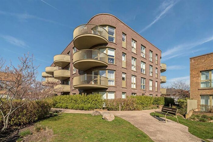 3 Bedroom Flat To Rent In Tudway Road, Kidbrooke, SE3