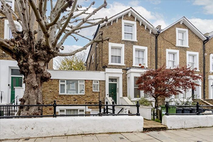 1 Bedroom Flat For Sale In St Stephens Avenue, Shepherd's Bush, W12