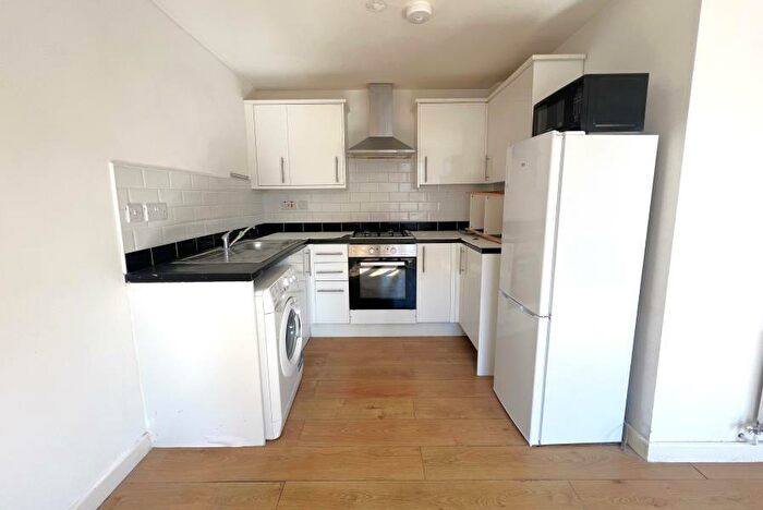 2 Bedroom Flat To Rent In Woking, Surrey, GU21