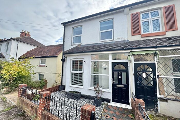 3 Bedroom End Terrace House For Sale In Pavilion Road, Aldershot, Hampshire, GU11