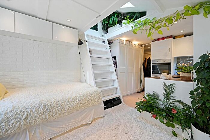 Studio To Rent In Queens Road, London, SW19