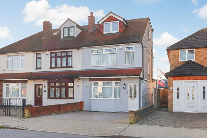 3 Bedroom Semi Detached House For Sale In Harrow Crescent, Romford, RM3