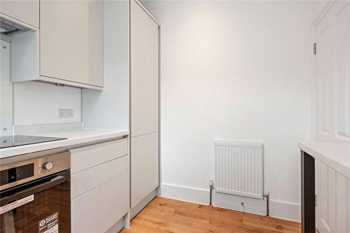 2 Bedroom End Of Terrace House To Rent In Allingham Street, Islington, Angel, London, N1