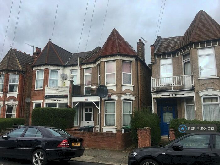 4 Bedroom Semi-Detached House To Rent In Sylvan Avenue, London, N22