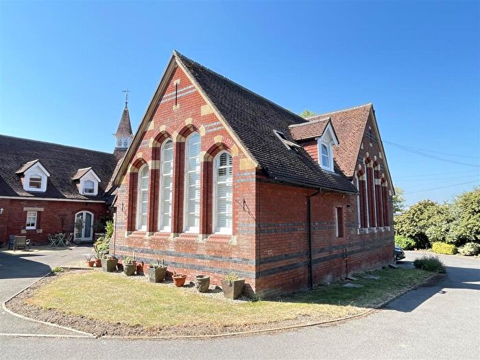 2 Bedroom End Of Terrace House For Sale In Wyndham Park, Salisbury, SP1