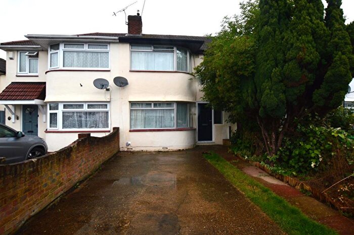3 Bedroom Terraced House To Rent In Wiltshire Avenue, Farnham Royal, Slough, SL2