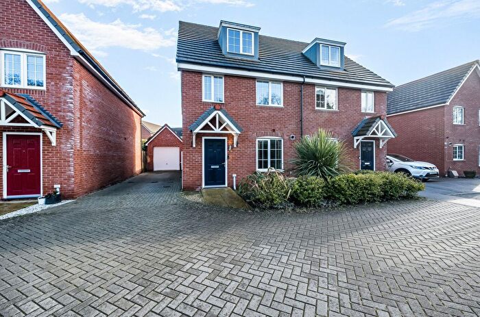 3 Bedroom Semi Detached House For Sale In Fullbrook Avenue, Spencers Wood, Reading, Berkshire, RG7