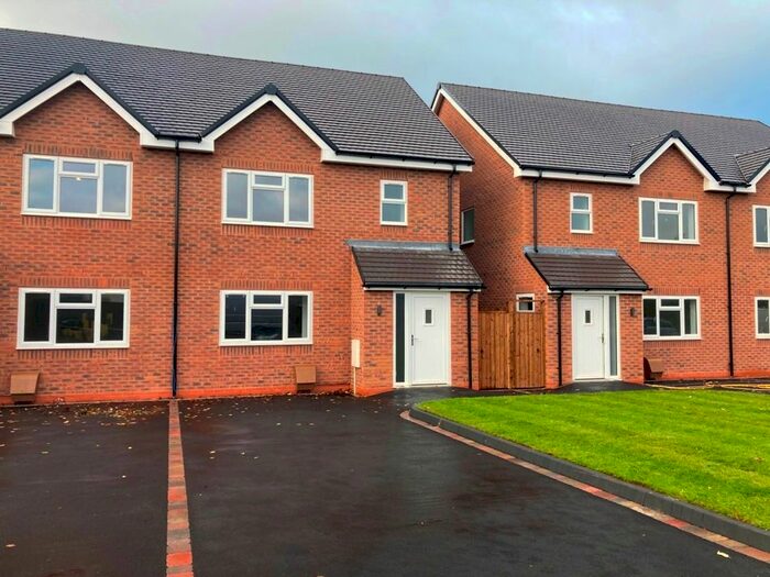 4 Bedroom Semi-Detached House To Rent In Molly Lodge, Sweeney Close, Burntwood, WS7