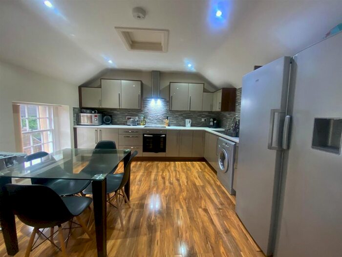 6 Bedroom Property To Rent In Aalborg Place, Lancaster, LA1