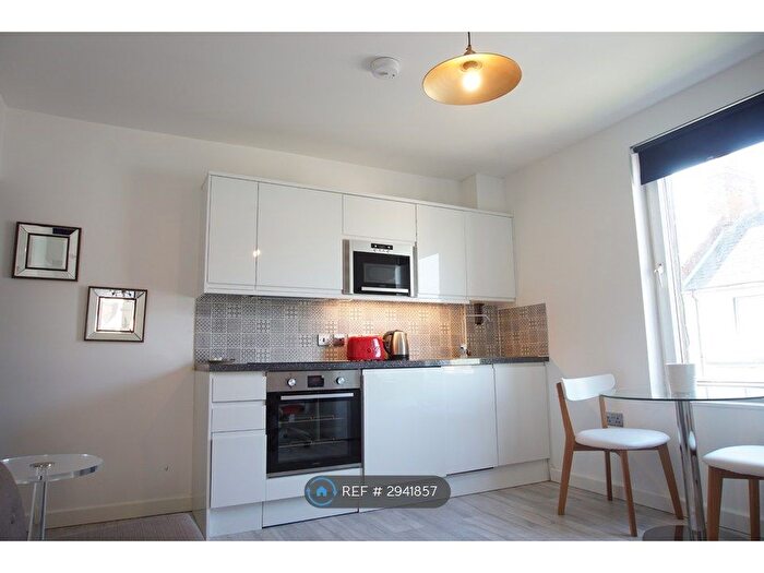 1 Bedroom Flat To Rent In Radnor Street, Swindon, SN1