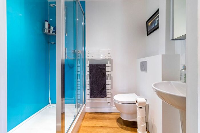 2 Bedroom Flat For Sale In Cheapside, Stroud, Gloucestershire, GL5