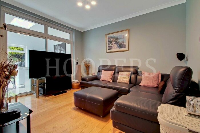3 Bedroom Property To Rent In Elm Way, London, NW10