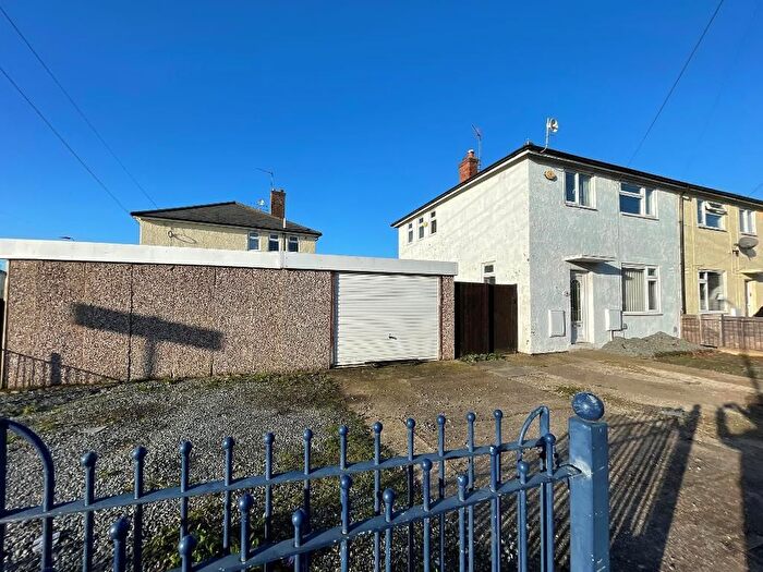 3 Bedroom Semi Detached House For Sale In Ellerby Grove, Hull, HU9