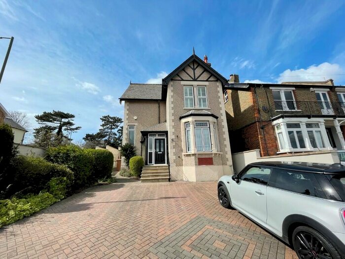 5 Bedroom Detached House To Rent In Summerhill Road, Dartford, Kent, DA1