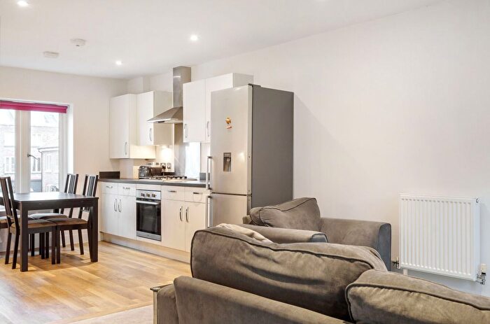 1 Bedroom Flat For Sale In King William Close, Chichester, PO19