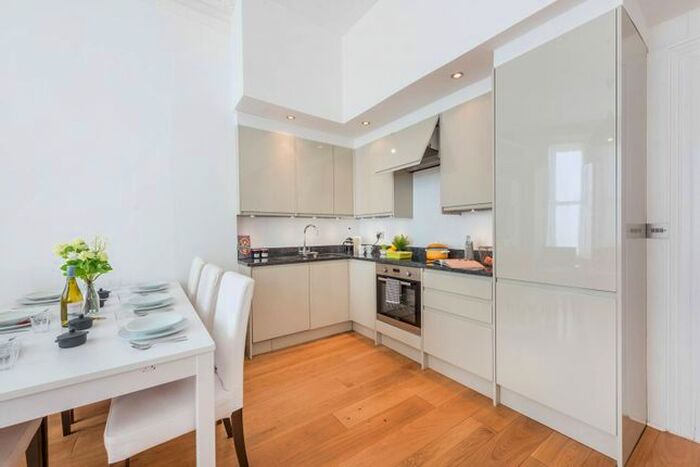 2 Bedroom Flat To Rent In Longridge Road, Earls Court, London, SW5
