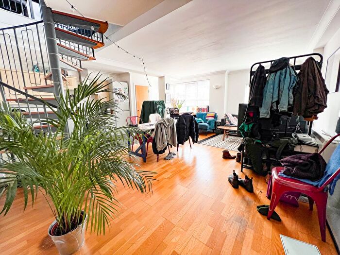 1 Bedroom Flat To Rent In Baltic Place, Shoreditch, N1