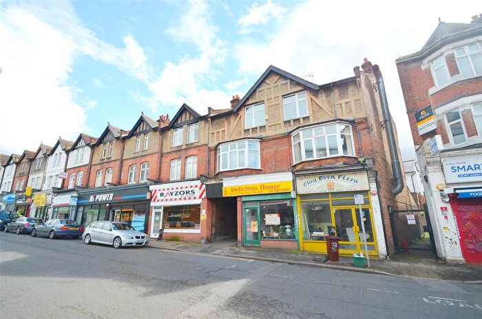 Apartment To Rent In Ross Parade, Wallington, Surrey, SM6